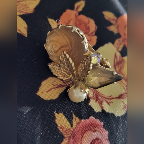 4/$20 🌟Lot of clip-on earrings mismatched. - Picture 9 of 15